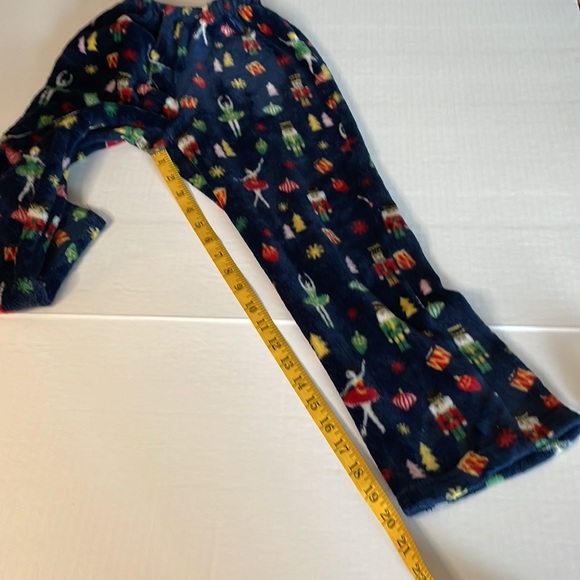 Soft & Cozy Nutcracker 2 piece lounge/ pajama set child size 8-10 - Picture 16 of 17
